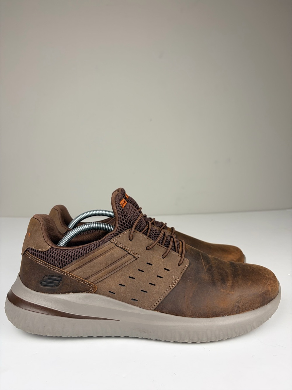 Skechers Go Walk‎ Arch Fit Leather Sneakers Brown Men’s Size 11